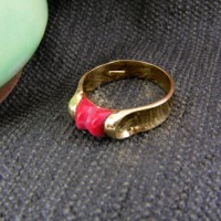 18k gold ring with red stone (Rings Collection)