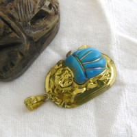 Gold scarab with turquoise stone (jewelry gifts)