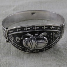 King TUT bangle with embossed scarab
