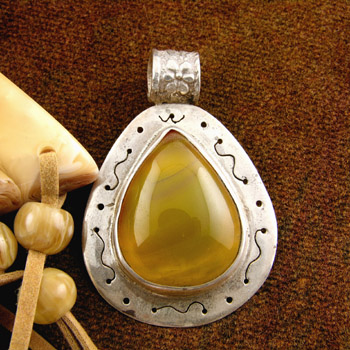 Silver water drop pendant with yellow stone (jewelry gifts)